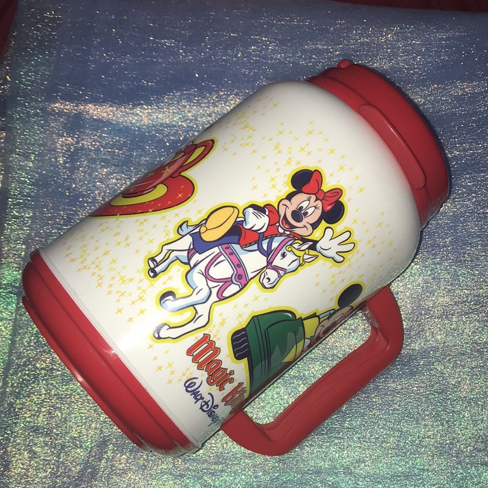 3/$50 Vintage Walt Disney World Magic Kingdom 34oz Insulated Travel Mug - Picture 1 of 8